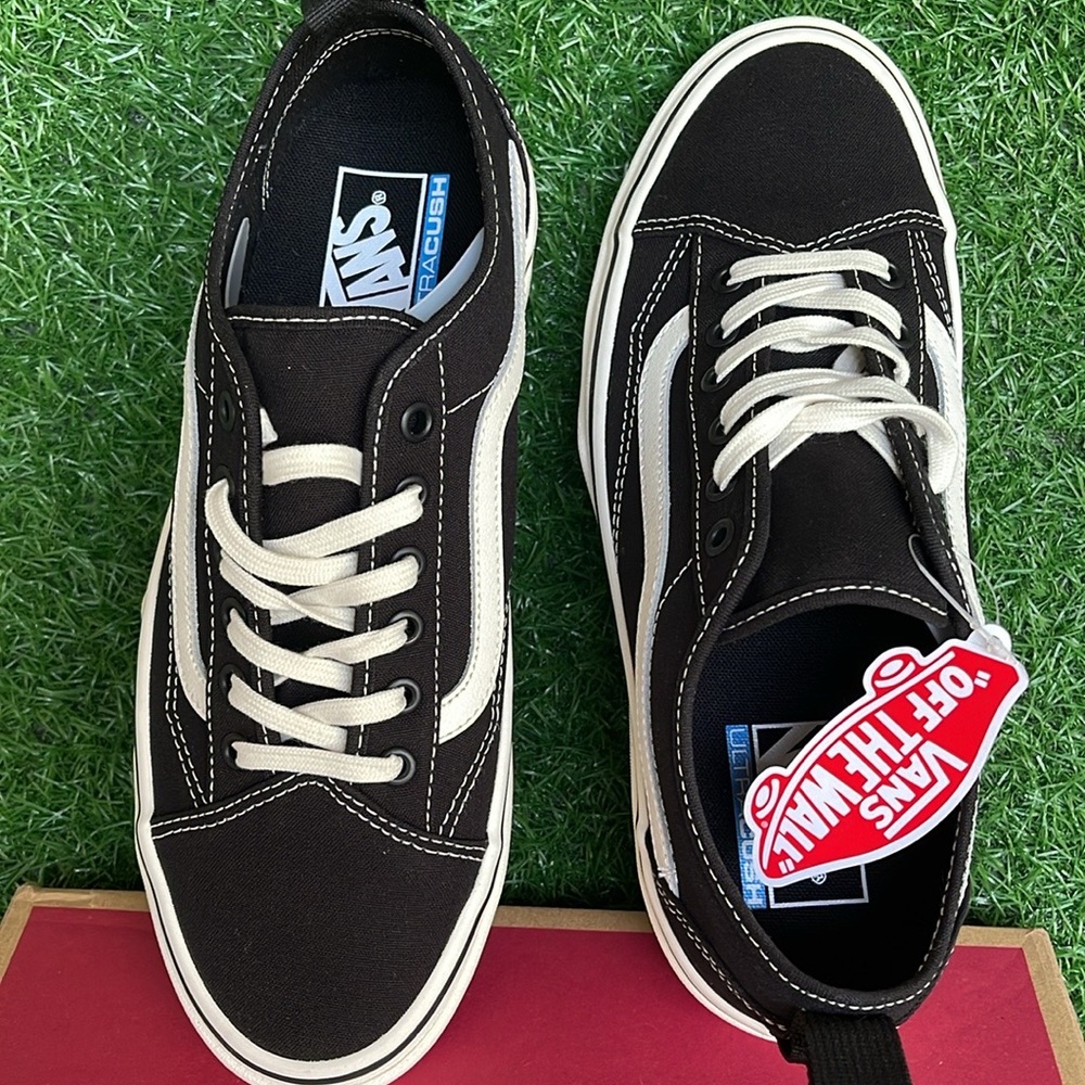 Vans Men’s Sentry Old Skool (Canvas) Black/Marshmallow
VN0A5KR3VQE
Sneakers - Picture 16 of 16